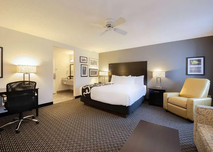 La Quinta By Wyndham Cleveland Macedonia