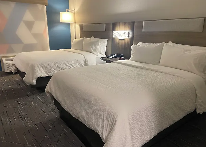 Holiday Inn Express & Suites Elyria By Ihg
