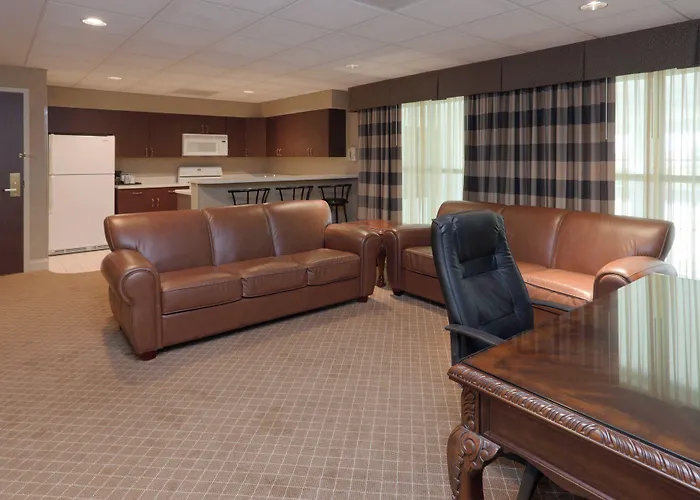 Holiday Inn Express & Suites Mentor - Banquet Center By Ihg